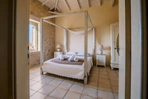 6 bedrooms - Riglia Villas. (West Mani)