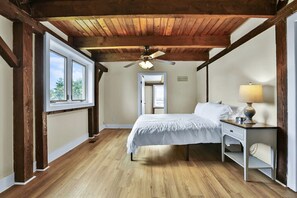 6 habitaciones, escritorio, tabla de planchar con plancha y wifi 