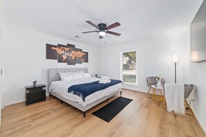 4 bedrooms, iron/ironing board, free WiFi, bed sheets - Taste of Nature/ 4BD,2.5BTH/ Houston/Amazing Pool (Houston)