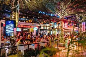 Outdoor dining - Villa Sofia Aruba ~Studio Luna🌙 5min drive to the best beaches! (Noord)