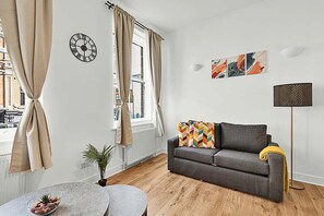 TV - Chic Paddington Oasis (London)