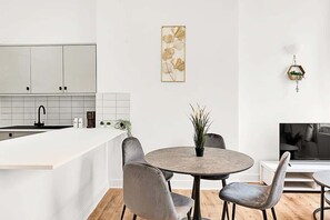Dining - Chic Paddington Oasis (London)