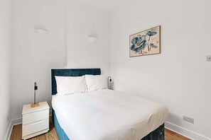 1 bedroom, iron/ironing board, WiFi, bed sheets - Chic Paddington Oasis (London)