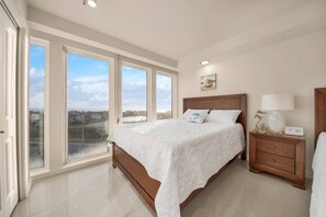 3 habitaciones, escritorio, wifi gratis y ropa de cama