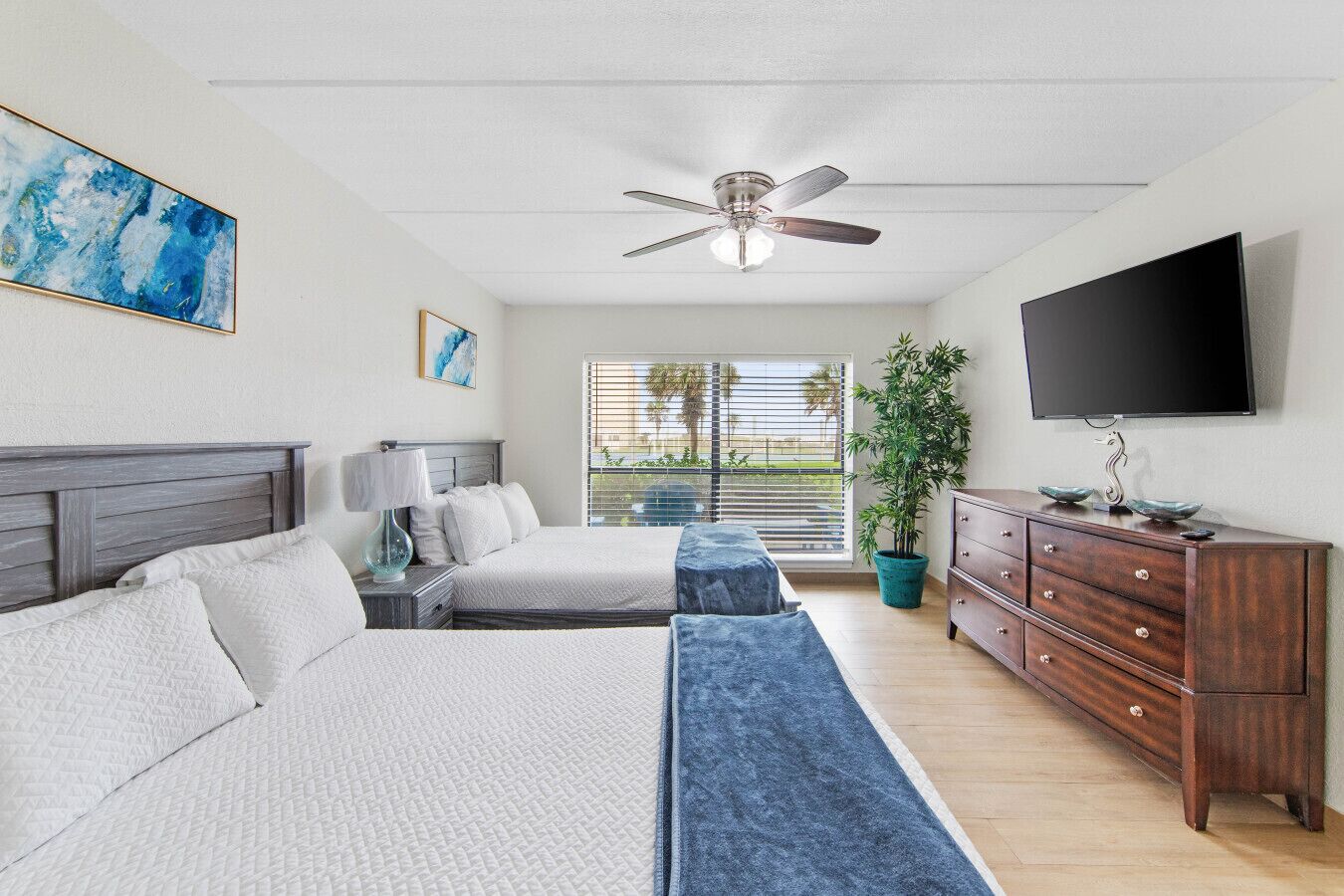 2 室のベッドルーム、デスク、WiFi (無料)、ベッドシーツ