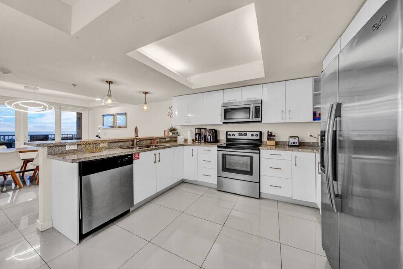 雪櫃、微波爐、焗爐、爐具