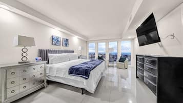 2 bedrooms, desk, free WiFi, bed sheets