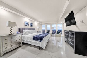 2 bedrooms, desk, free WiFi, bed sheets - Jackpot Beachfront Condo With Amazing Sunset Views (South Padre Island)