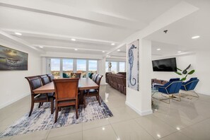 Interior - Luxury 6th Floor Beachfront Condo Amazing Views (South Padre Island)