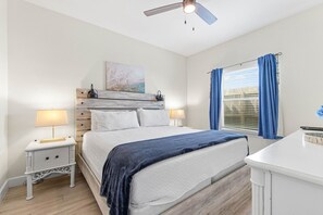 2 bedrooms, free WiFi - Ground Floor Beach Side 2Min Walk To The Beach SF (South Padre Island)