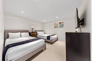 3 habitaciones, escritorio, wifi gratis y ropa de cama