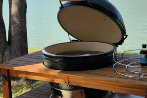 Property grounds - Lake Home: Relax and Unwind in Mission Hidden Gem (Mission)