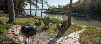 Quiet & cozy ocean-side hideaway. Pet friendly!