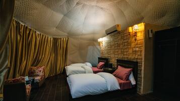 Luxury Double Room, Mountain View | Individually furnished, desk, soundproofing, free WiFi
