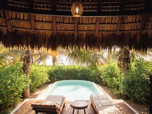 Cabaña panorámica | Minibar, caja de seguridad en la habitación y decoración personalizada