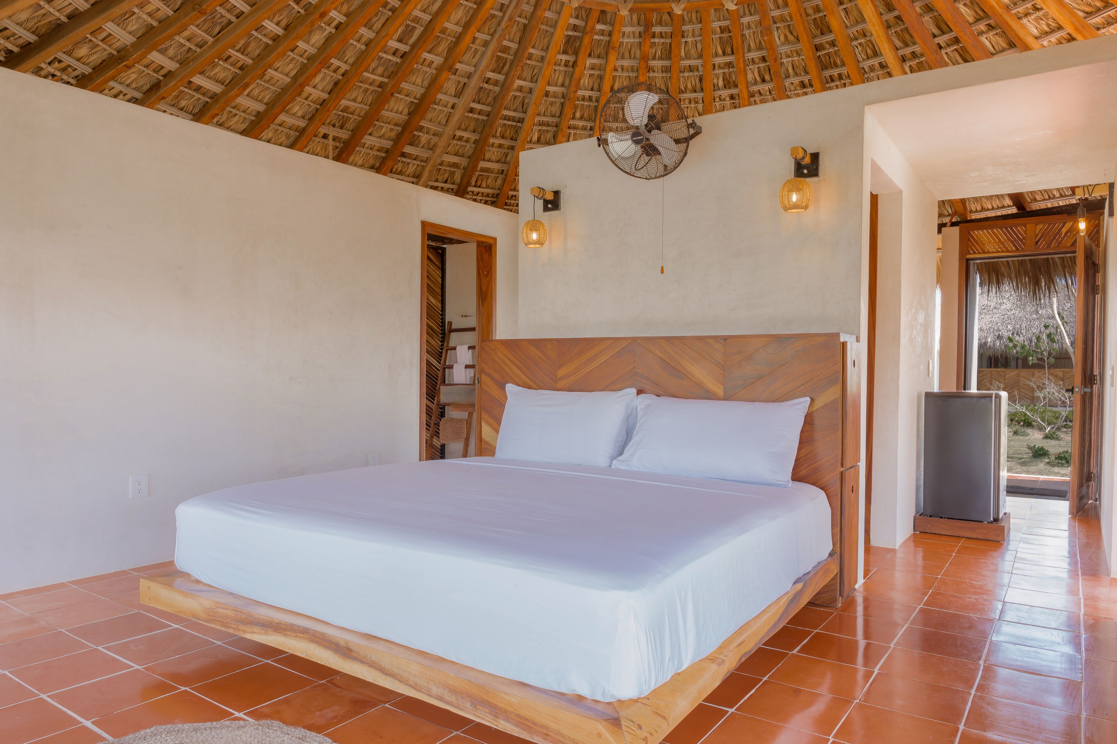 Cabana design | Frigobar, cofres nos quartos, individualmente decorados