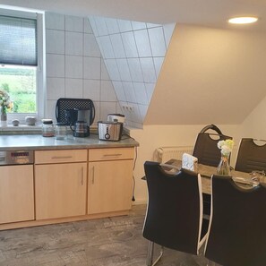 Frigorifero, microonde, forno, lavastoviglie