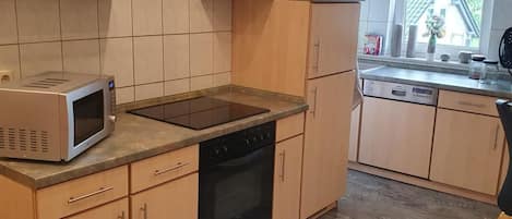 冰箱、微波炉、烤箱、洗碗机