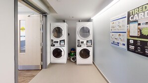Laundry room - Queen's University Residence (Kingston)