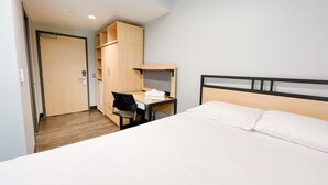 Premium Double Room Single Use | WiFi (free), bed sheets - Queen's University Residence (Kingston)