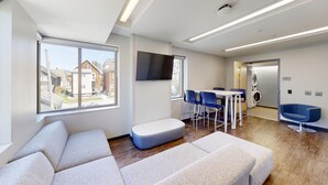 Mini-fridge, shared microwave - Queen's University Residence (Kingston)