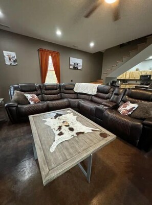 Smart TV, fireplace, DVD player