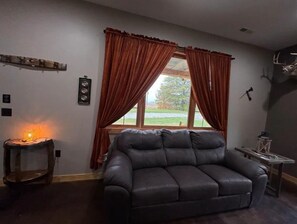 تلفزيون ذكي، مدفأة، مشغل دي في دي