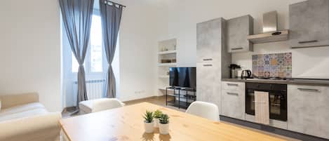 Classic Apartment | Private kitchen | Fridge, stovetop, electric kettle, cookware/dishes/utensils