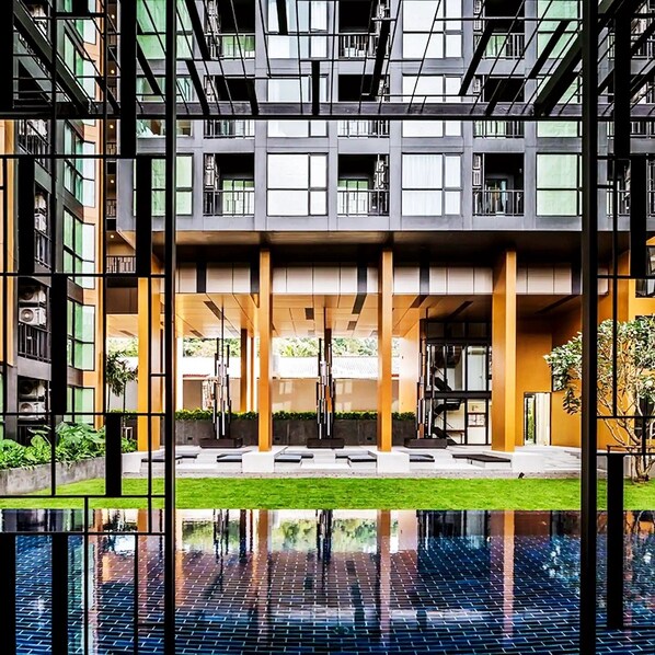 Pool -
Rooftop infinity pool and gym - Luxury Apartment (Chang Wat Phuket)