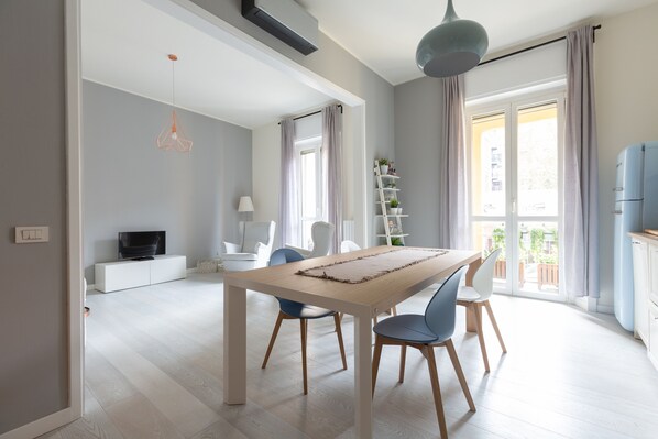 Classic Apartment | Living area - Porta Volta Bright and Roomy Flat (Milan)