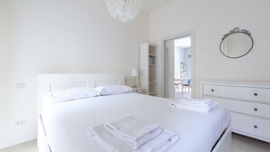2 bedrooms, iron/ironing board, free WiFi - Porta Volta Bright and Roomy Flat (Milan)