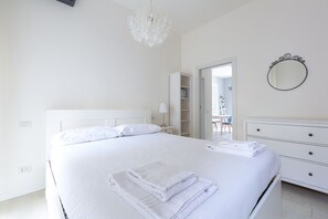 Classic Apartment - Porta Volta Bright and Roomy Flat (Milan)