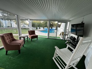 Interior - The Grace Suite - it's cute (Reisterstown)