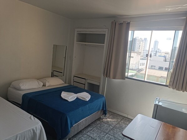 ベーシック シングルルーム | デスク、ノートパソコン用作業スペース、WiFi (無料)