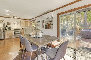 Dining - Ruidoso Rental w/ Private Hot Tub: Walk to Midtown (Ruidoso)