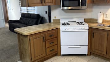Refrigerador, microondas, horno y lavavajillas