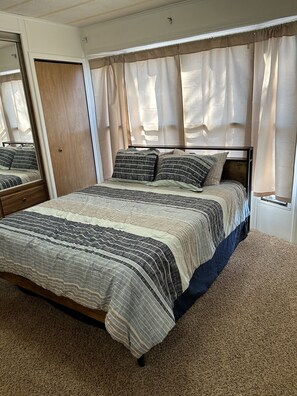 2 bedrooms, bed sheets - White County Country Hideaway!!! Great for Hunters 2 Bedroom 2 Bathrooms (Norris City)