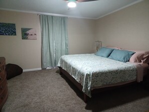 4 bedrooms, desk, iron/ironing board, free WiFi