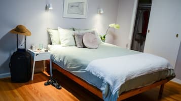 1 bedroom, desk, iron/ironing board, travel cot