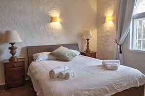 4 bedrooms, WiFi, bed sheets