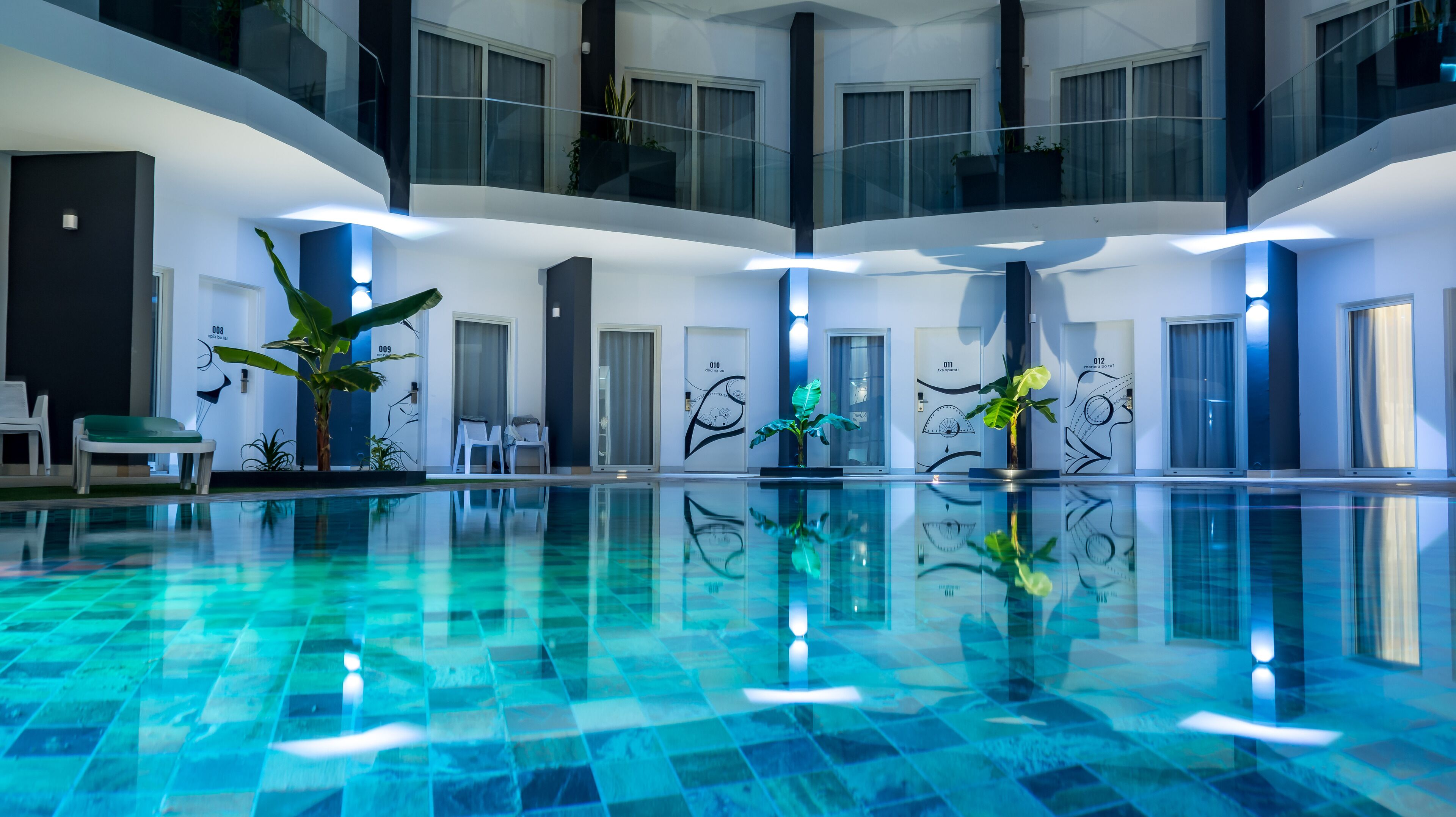 2 piscines extérieures