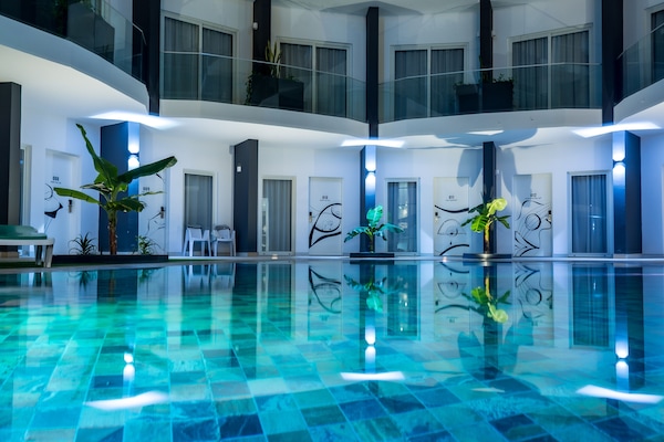 2 piscines extérieures