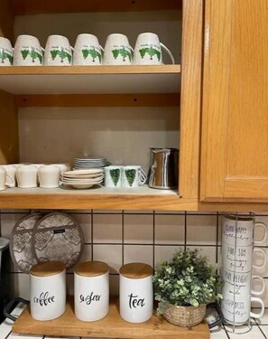 Interior - 5 minutes driving and 20 minutes walking distance to the Lake Gregory (Crestline)