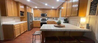5 minutes driving and 20 minutes walking distance to the Lake Gregory