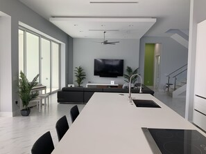 Interior - Villa4dreamers - The ultimate dream on the Gulf of Mexico. (Cape Coral)