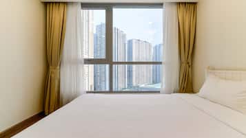 Deluxe Apartment, 2 Bedrooms, Bathtub, City View | 2 bedrooms, premium bedding, Select Comfort beds, in-room safe