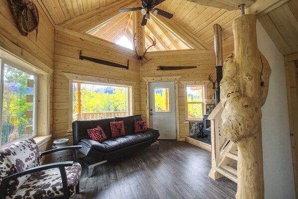 Living area - Forget Me Not Cabin (Sutton-Alpine)