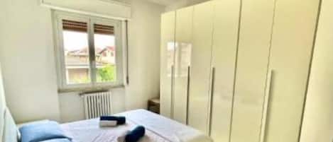 1 quarto, Wi-Fi de cortesia, roupa de cama