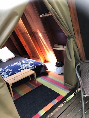 Minibar (mit einigen kostenlosen Artikeln), BettwÀsche