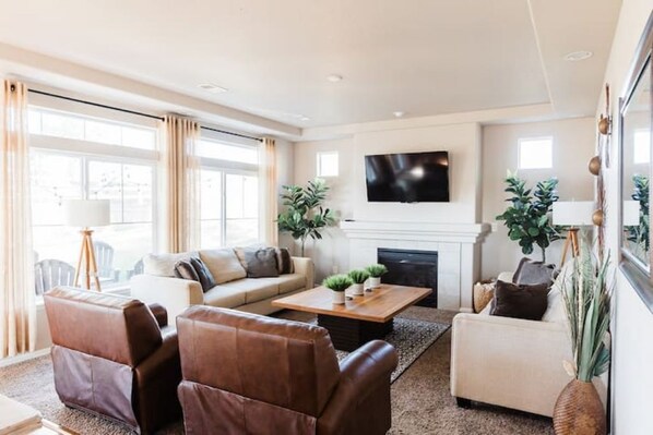 Chimenea, futbolito y oficina 